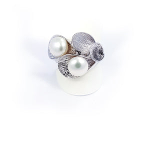 Silver ring with fresh water pearls